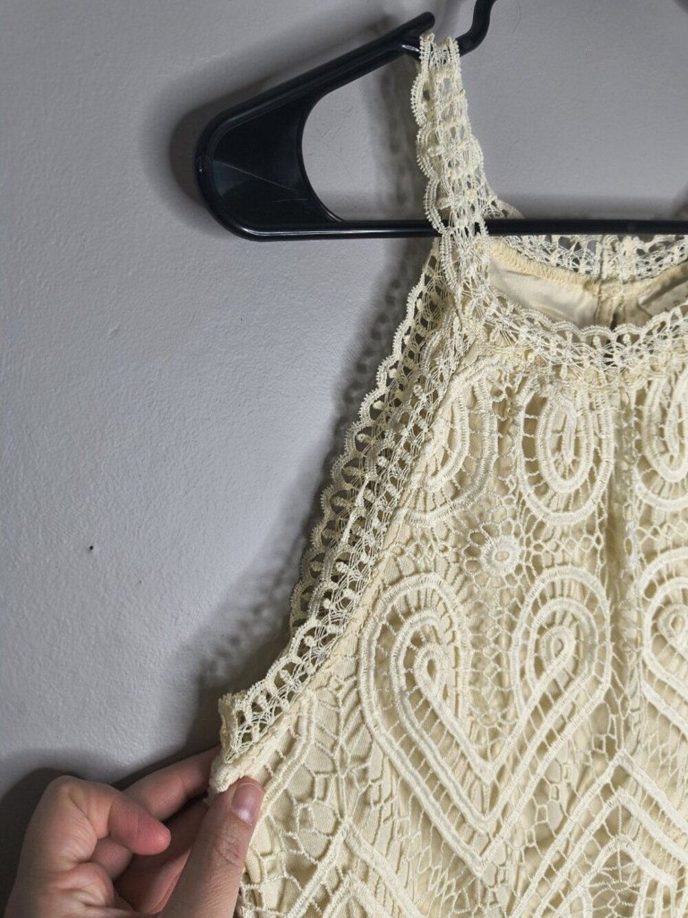 Adiva Beige Halter Top Tank Crochet Lace Lined Interior Size Medium Keyhole Back - Picture 3 of 11